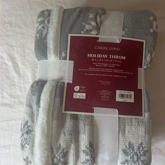 Cozy Snowflake Pattern Holiday Throw Blanket - Gray and White - Picture 3 of 4